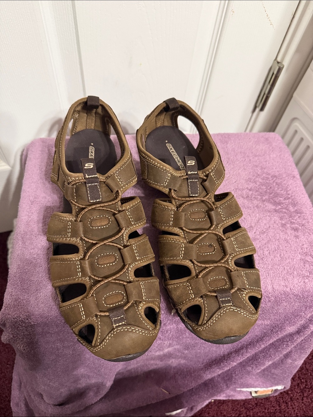 Skechers Women’s Brown Strappy Closed-Toe Fisherman Sandals
